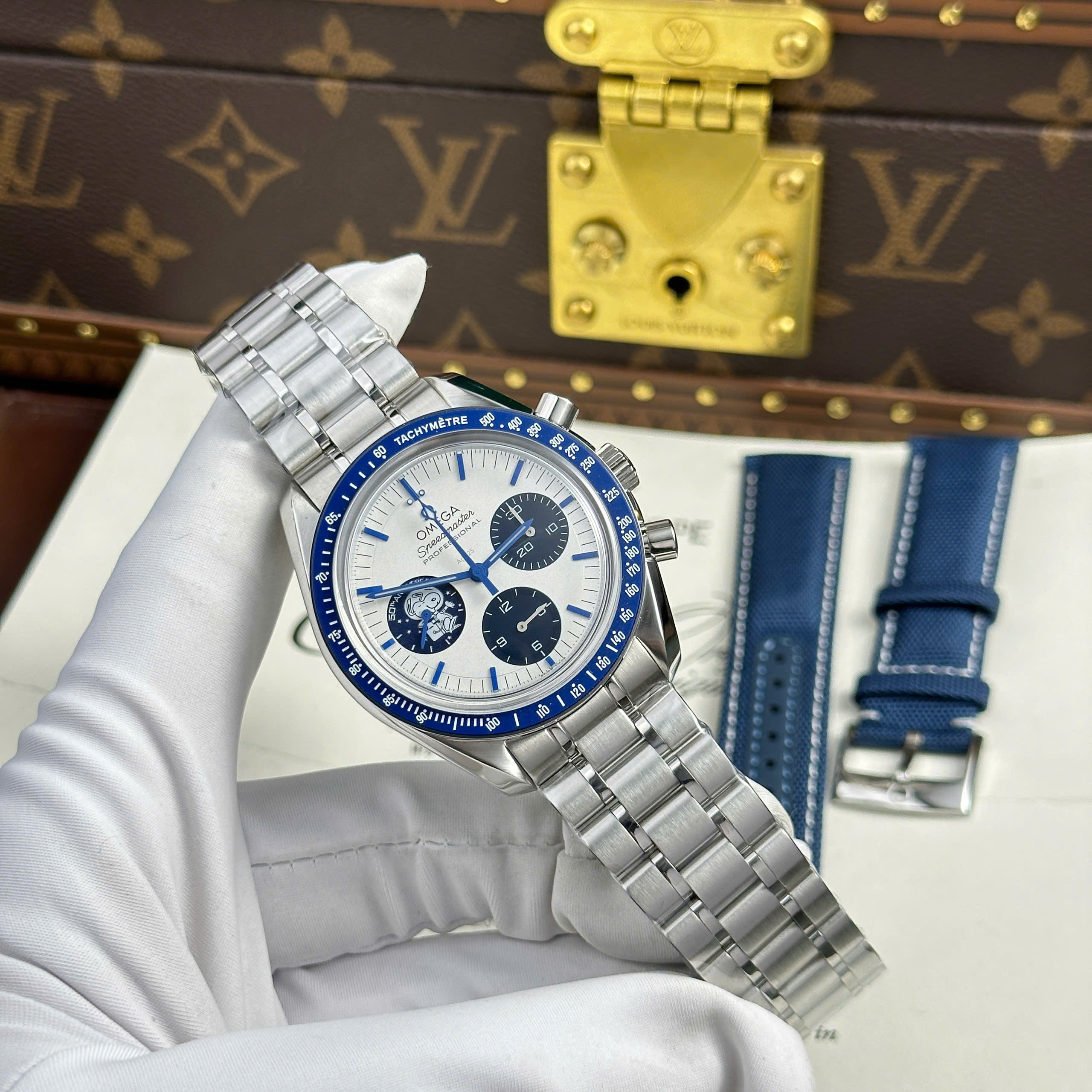 Đồng Hồ Omega Speedmaster Silver Snoopy 50th Anniversary Nhà Máy N1 42mm (13)