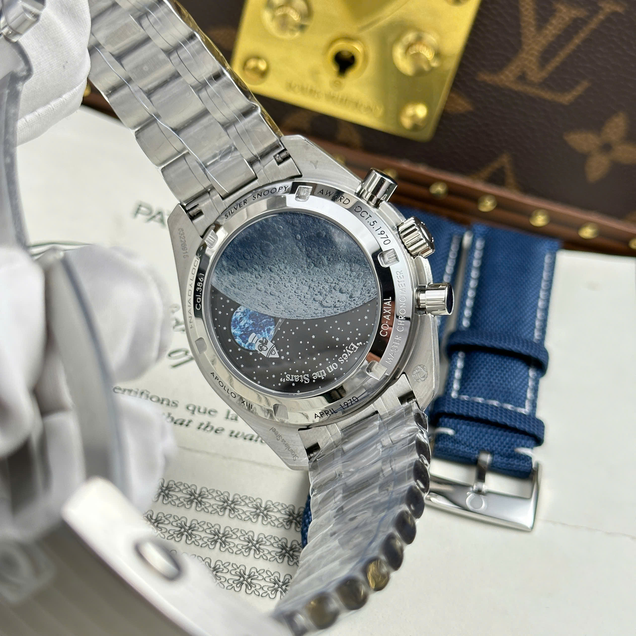 Đồng Hồ Omega Speedmaster Silver Snoopy 50th Anniversary Nhà Máy N1 42mm (13)