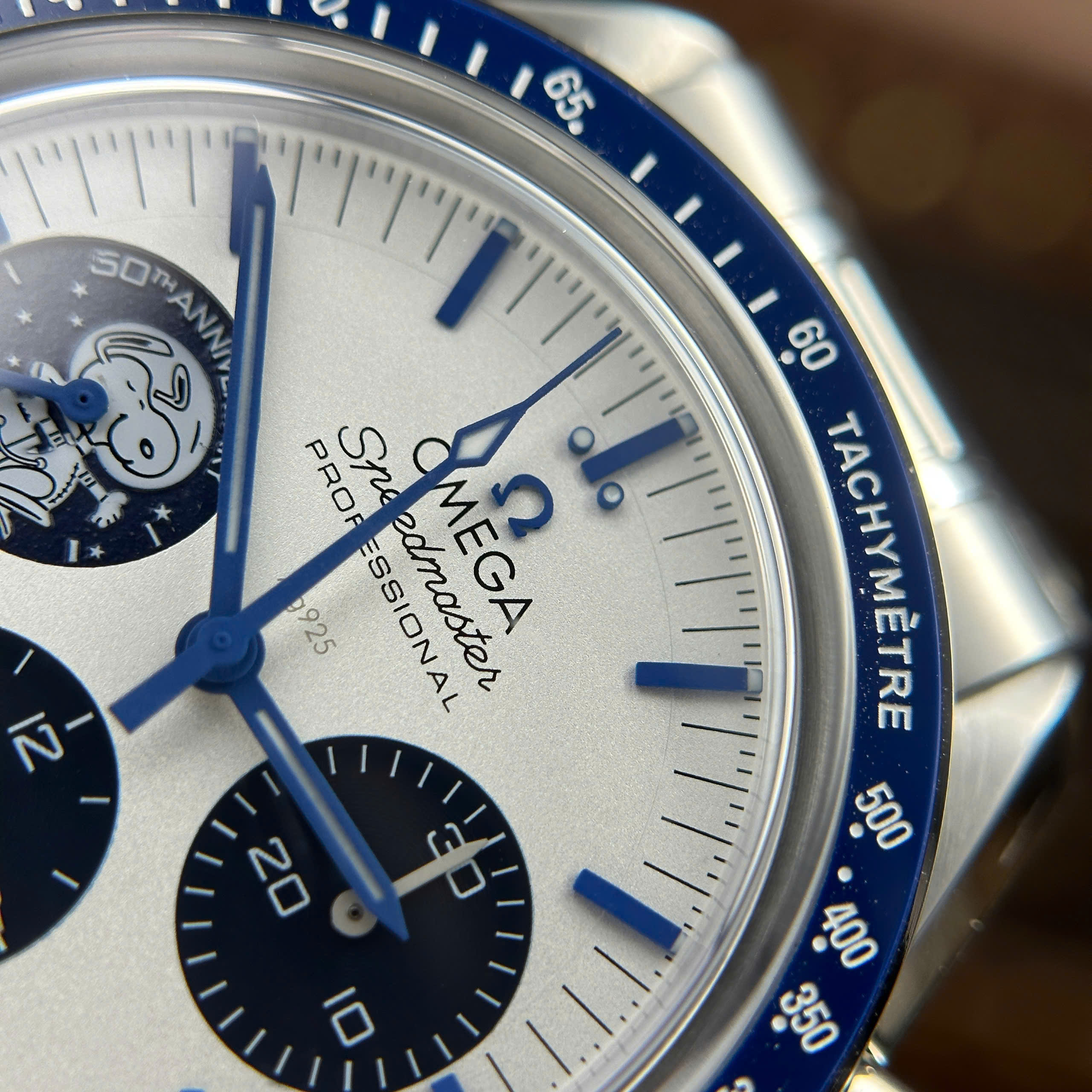 Đồng Hồ Omega Speedmaster Silver Snoopy 50th Anniversary Nhà Máy N1 42mm (13)