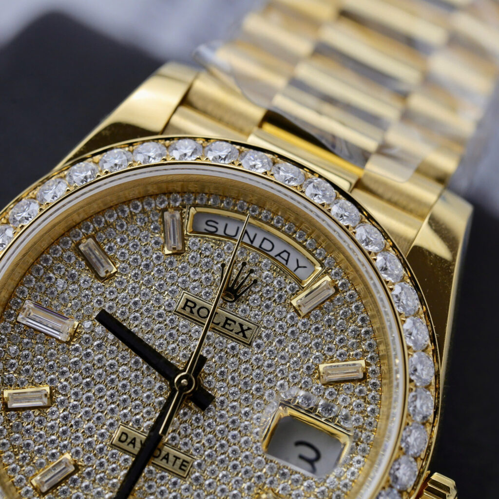 Đồng Hồ Rolex Day-Date 228348RBR Chế Tác Bọc Vàng Mặt Số Đính Đá Moissanite 40mm (8)