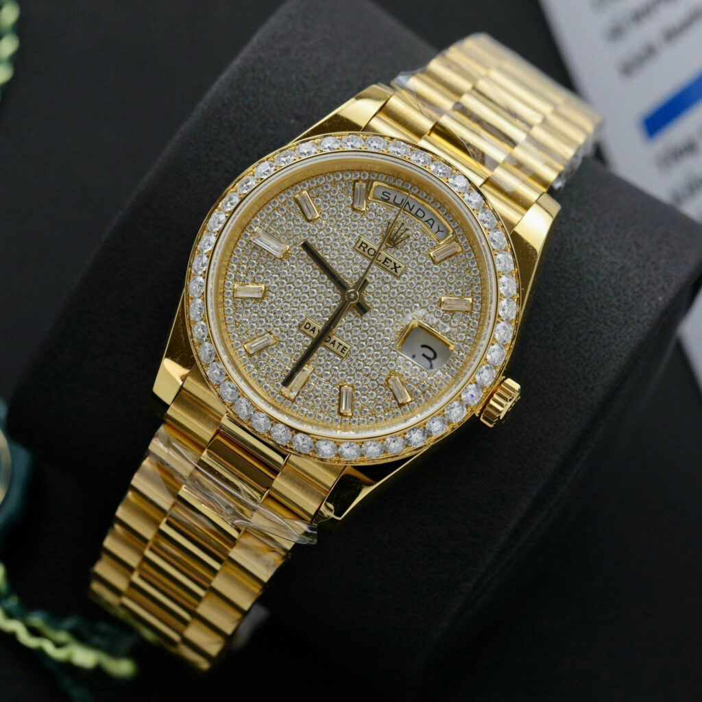 Đồng Hồ Rolex Day-Date 228348RBR Chế Tác Bọc Vàng Mặt Số Đính Đá Moissanite 40mm (8)