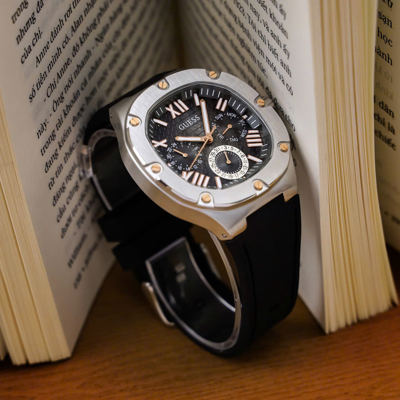 Đồng Hồ Guess Multi Function Nam Dây Cao Su Màu Đen Like Auth 42mm (5)