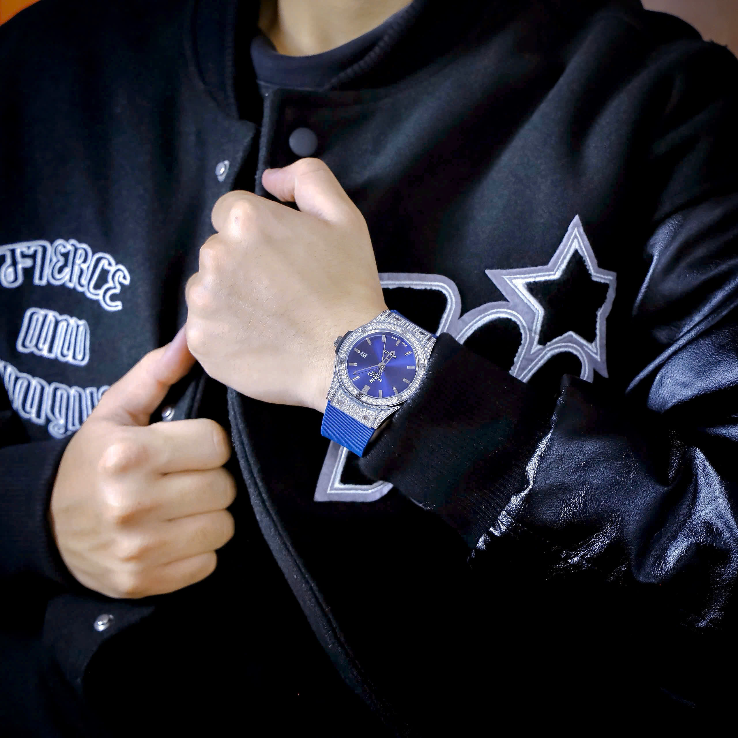 Đồng Hồ Hublot Nam Đính Full Đá Fake Nhật Màu Xanh Dương 42mm (2)