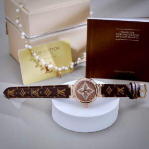 Đồng Hồ Louis Vuitton Nữ Dây Da Mặt Tròn Đính Đá Màu Nâu Like Auth 34mm (1)