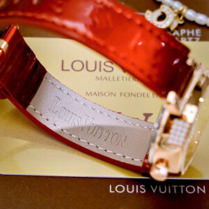 Đồng Hồ Louis Vuitton NữMặt Tròn Đính Đá Dây Da Màu Đỏ Like Auth 34mm (10)
