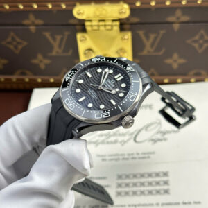 Đồng Hồ Omega Seamaster Diver 300M Gốm Đen Replica Nhà Máy VS 42mm (1)