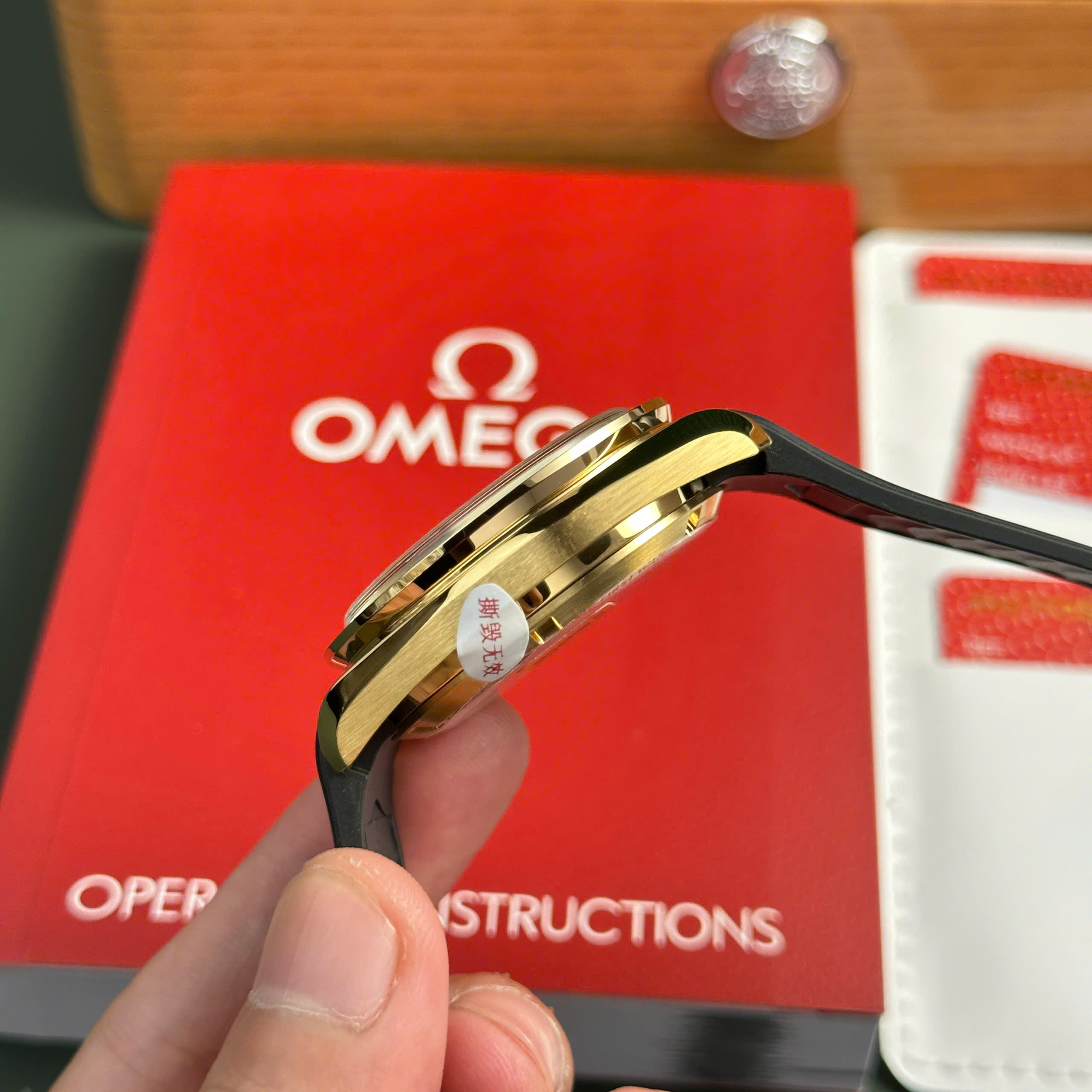 Đồng Hồ Omega SpeedMaster MoonWatch Mặt Vàng Replica Nhà Máy RM 42mm (1)