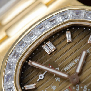 Đồng Hồ Patek Philippe Nautilus 5712 Chế Tác Bọc Vàng Đính Moissanite 40mm (1)