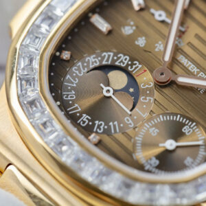 Đồng Hồ Patek Philippe Nautilus 5712 Chế Tác Bọc Vàng Đính Moissanite 40mm (1)
