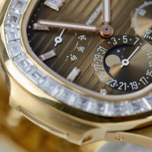 Đồng Hồ Patek Philippe Nautilus 5712 Chế Tác Bọc Vàng Đính Moissanite 40mm (1)