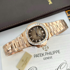 Đồng Hồ Patek Philippe Nautilus 5723 Bọc Vàng Hồng Đính Moissanite Baguette 3KF 40mm (5)
