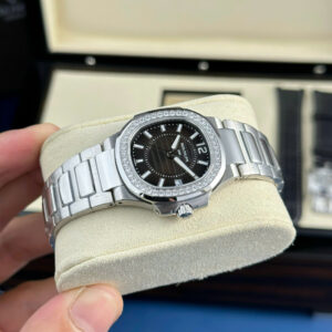 Đồng Hồ Patek Philippe Nautilus 7010 Replica Nữ Mặt Đen Đính Đá 32mm (5)