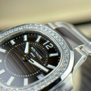 Đồng Hồ Patek Philippe Nautilus 7010 Replica Nữ Mặt Đen Đính Đá 32mm (5)