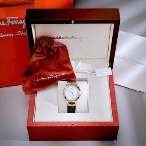 Đồng Hồ Salvatore Ferragamo Nữ Siêu Cấp Dây Da Màu Đen Mặt Xà Cừ (7)