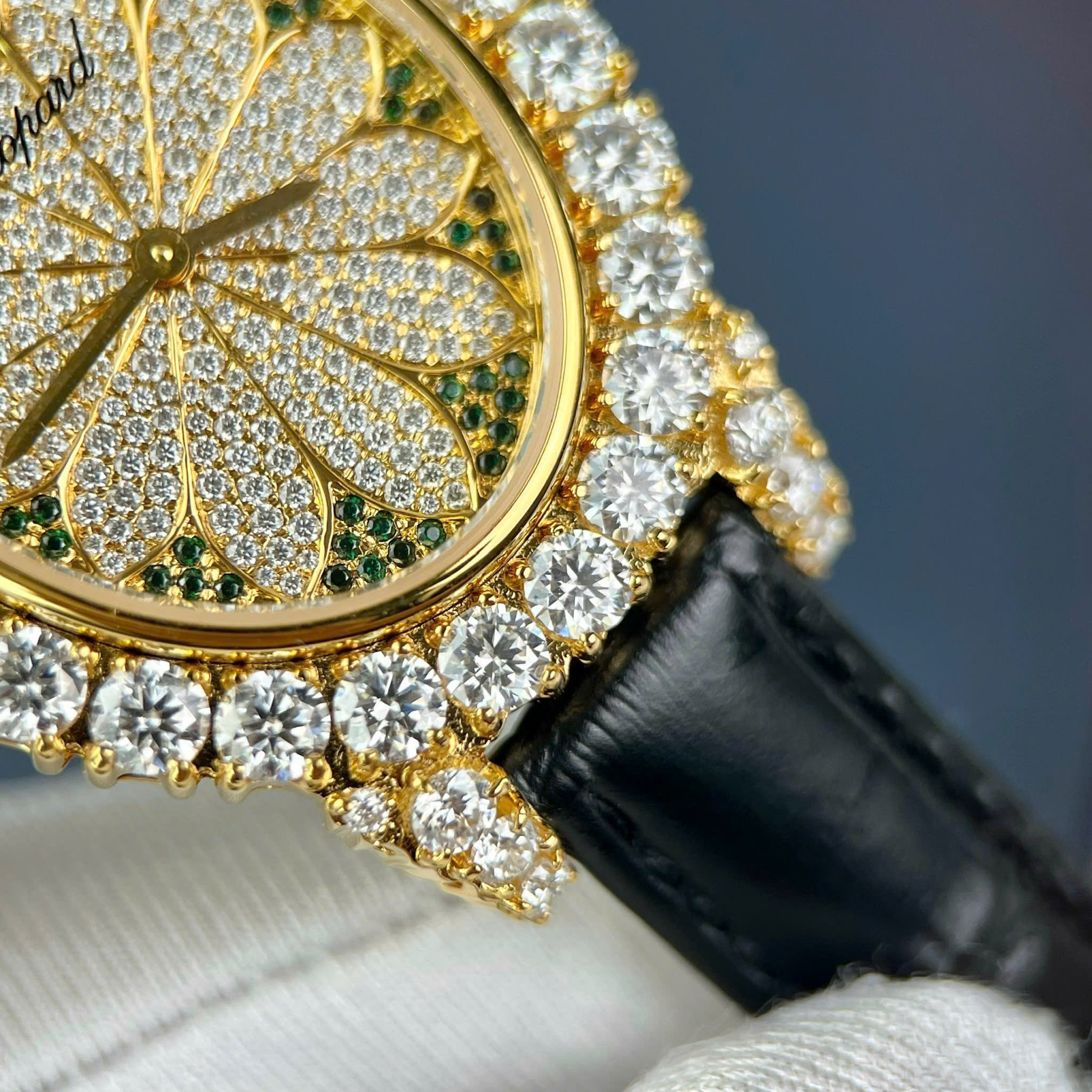 Đồng Hồ Chopard Happy Diamonds Bọc Vàng Đính Moissanite Hong Kong Chế Tác 34mm (5)