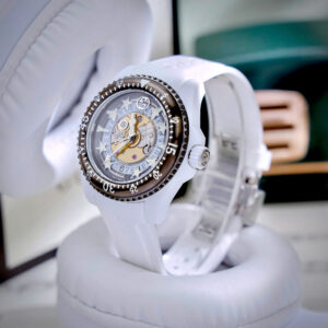 Đồng Hồ Gucci Diver Cơ Lộ Máy Automatic Nam Dây Cao Su Màu Trắng 40mm (1)