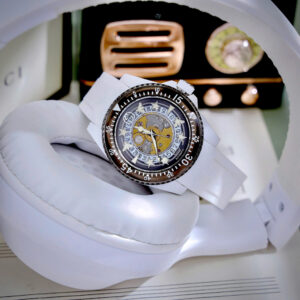 Đồng Hồ Gucci Diver Cơ Lộ Máy Automatic Nam Dây Cao Su Màu Trắng 40mm (1)