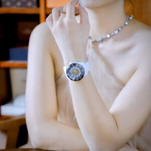 Đồng Hồ Gucci Diver Cơ Lộ Máy Automatic Nam Dây Cao Su Màu Trắng 40mm (1)