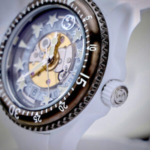 Đồng Hồ Gucci Diver Cơ Lộ Máy Automatic Nam Dây Cao Su Màu Trắng 40mm (1)