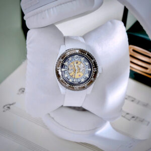 Đồng Hồ Gucci Diver Cơ Lộ Máy Automatic Nam Dây Cao Su Màu Trắng 40mm (1)