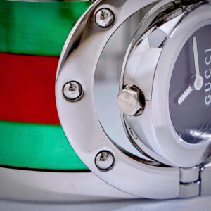 Đồng Hồ Gucci Twirl Nữ Dạng Lắc Tay Màu Trắng Siêu Cấp Máy Pin 32mm (1)