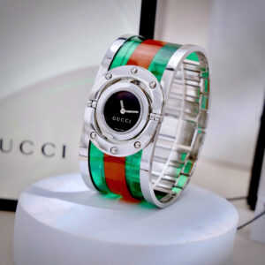 Đồng Hồ Gucci Twirl Nữ Dạng Lắc Tay Màu Trắng Siêu Cấp Máy Pin 32mm (1)