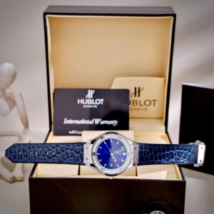 Đồng Hồ Hublot Classic Fusion Nữ Đính Đá Fake Máy Pin Nhật Màu Xanh Dương 33mm (3)