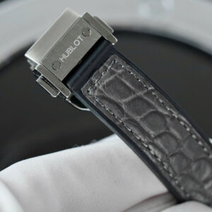 Đồng Hồ Hublot Classic Fusion Titanium Màu Xám Replica Nữ Xưởng HB 33mm (3)