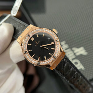 Đồng Hồ Nữ Hublot Classic Fusion King Gold Độ Kim Cương Moissanite 33mm (1)