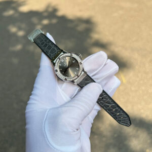 Đồng Hồ Nữ Hublot Classic Fusion Titanium Đính Kim Cương Moissanite Chế Tác Mặt Xám 33mm (3)