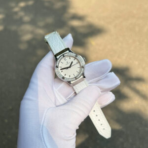 Đồng Hồ Nữ Hublot Classic Fusion Titanium Đính Kim Cương Moissanite Chế Tác Màu Trắng 33mm (5)