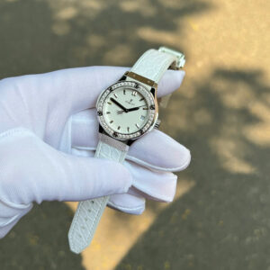 Đồng Hồ Nữ Hublot Classic Fusion Titanium Đính Kim Cương Moissanite Chế Tác Màu Trắng 33mm (5)