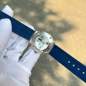 Đồng Hồ Nữ Hublot Classic Fusion Titanium Đính Kim Cương Moissanite Màu Xanh Dương 33mm (6)