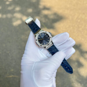 Đồng Hồ Nữ Hublot Classic Fusion Titanium Đính Kim Cương Moissanite Màu Xanh Dương 33mm (6)