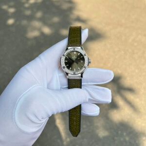 Đồng Hồ Nữ Hublot Classic Fusion Titanium Đính Kim Cương Moissanite Màu Xanh Lá Cây 33mm (6)