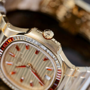 Đồng Hồ Patek Philippe Nautilus 7118 Chế Tác Bọc Vàng Đính Đá Ruby Nhân Tạo (3)