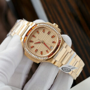 Đồng Hồ Patek Philippe Nautilus 7118 Chế Tác Bọc Vàng Đính Đá Ruby Nhân Tạo (3)