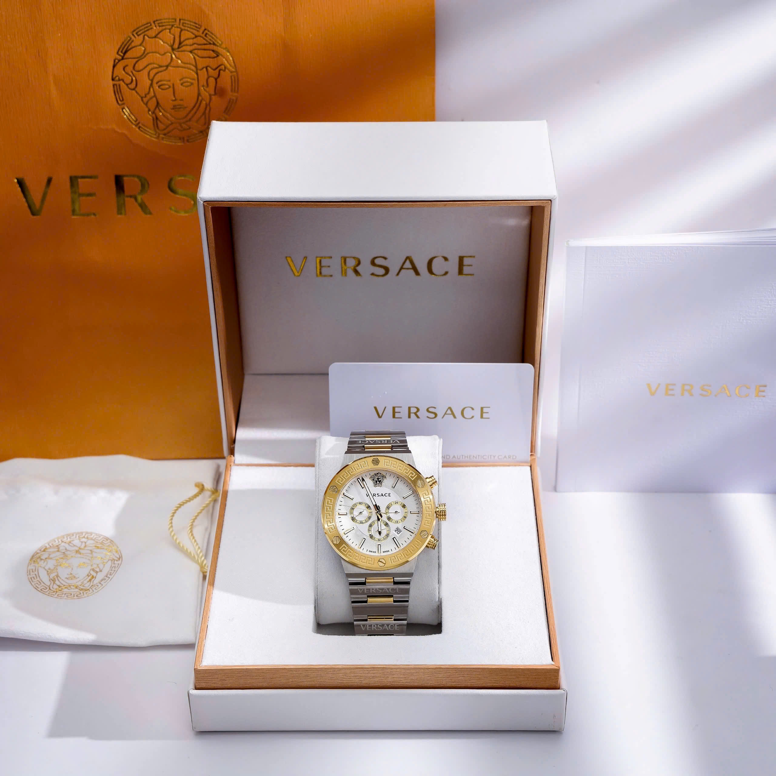 Đồng Hồ Versace Greca Logo Chronograph Demi Siêu Cấp Mặt Trắng 43mm (3)