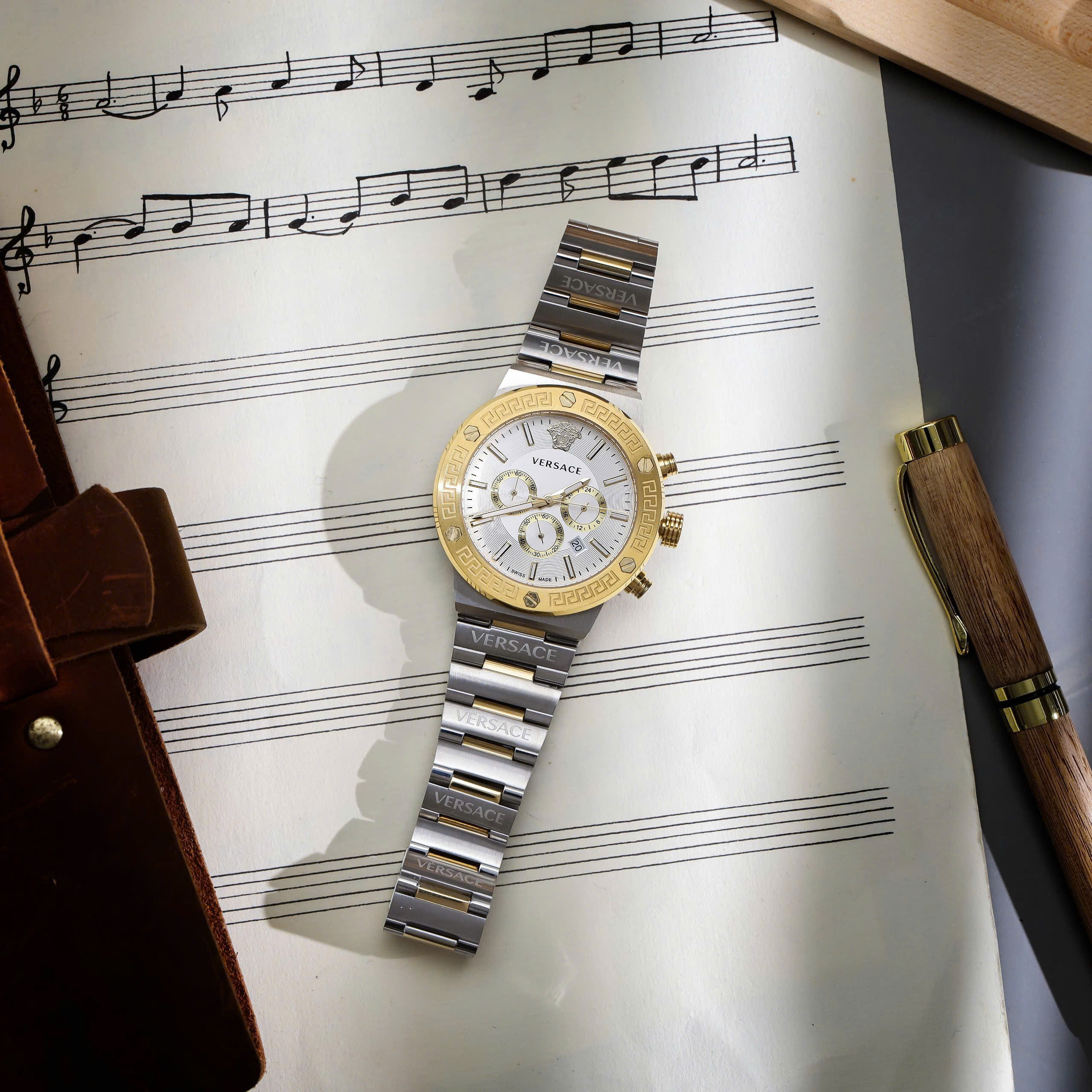 Đồng Hồ Versace Greca Logo Chronograph Demi Siêu Cấp Mặt Trắng 43mm (3)