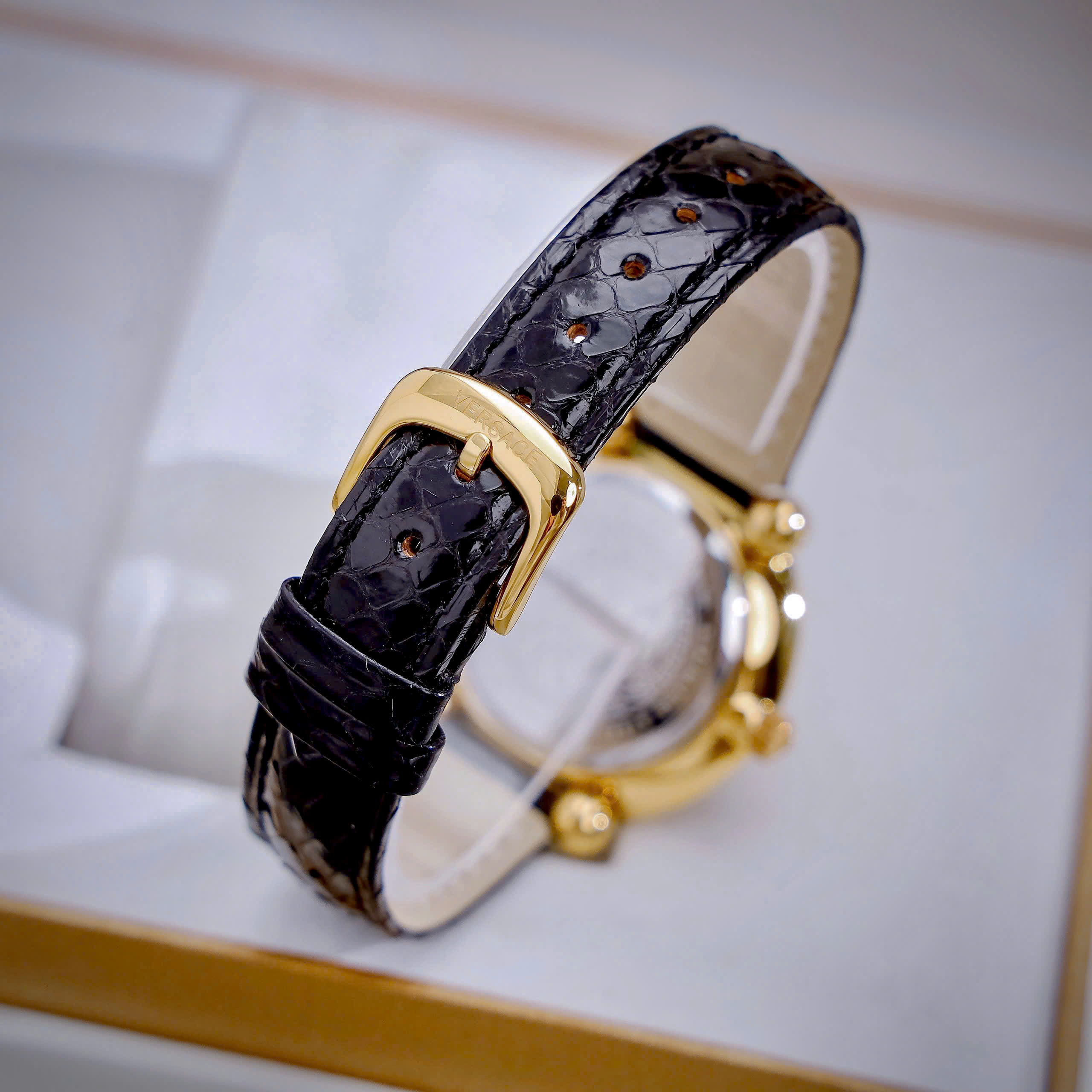 Đồng Hồ Gucci Greca Twist Nữ Dây Da Màu Đen Mặt Tròn Siêu Cấp 35mm (2)