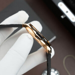 Đồng Hồ Hublot Classic Fusion Chế Tác Titanium King Gold Máy SW300 Da Cá Sấu 85 Grams 42mm (2)