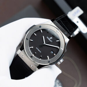 Đồng Hồ Hublot Classic Fusion Chế Tác Titanium Máy SW300 Dây Da Cá Sấu Màu Đen 42mm (1)