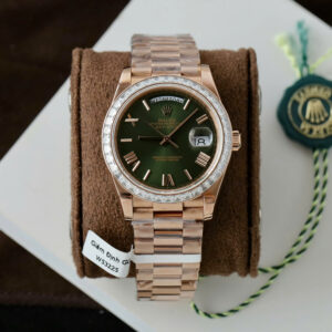 Đồng Hồ Rolex Day-Date 228235 Bọc Vàng Đính Moissanite Baguette Mặt Xanh Lá GMF 40mm (2)