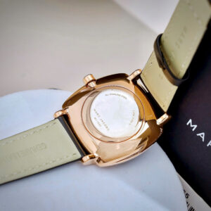 Đồng Hồ Marc Jacob Siêu Cấp Nữ Dây Da Màu Đen Mặt Vuông Máy Pin 34mm (1)