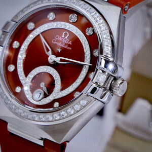 Đồng Hồ Omega Fake Nhật Constellation Nữ Đính Đá Dây Da Màu Đỏ Máy Pin 34mm (7)