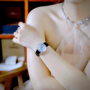 Đồng Hồ Piaget LimeLight Gala Nữ Mặt Tròn Đính Đá Dây Da Màu Đen 32mm (4)