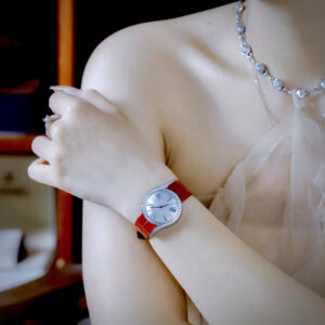 Đồng Hồ Piaget LimeLight Gala Nữ Mặt Tròn Đính Đá Dây Da Màu Đỏ 32mm (1)