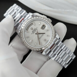 Đồng Hồ Rolex Day-Date Chế Tác Viền Kim Cương Moissanite Baguette Mặt Xà Cừ GMF 40mm (11)