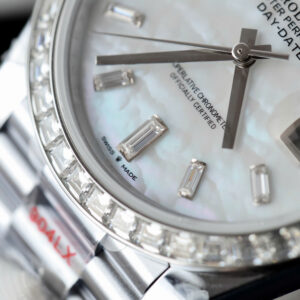 Đồng Hồ Rolex Day-Date Chế Tác Viền Kim Cương Moissanite Baguette Mặt Xà Cừ GMF 40mm (11)