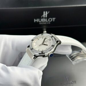 Đồng Hồ Hublot Classic Fusion Mặt Số Trắng Viền Đính Đá Nhà Máy HB 33mm (1)